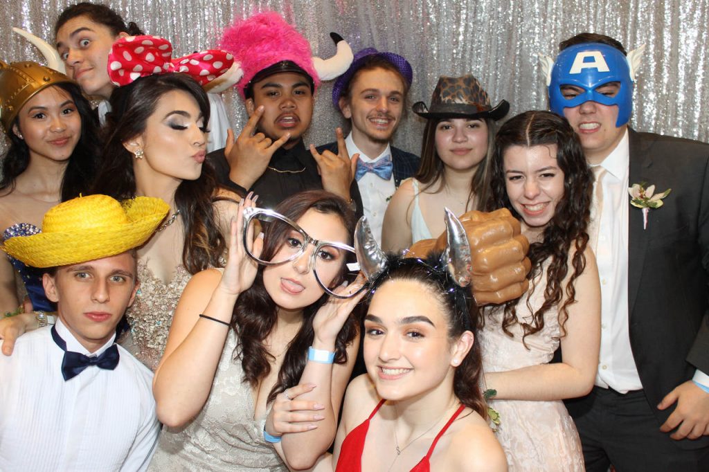 Read more about the article Bar/Batmitzvahs Photo Booth Toronto