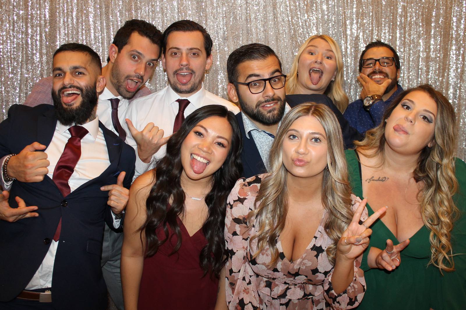 Read more about the article Fun Photo Booth at your Toronto Wedding